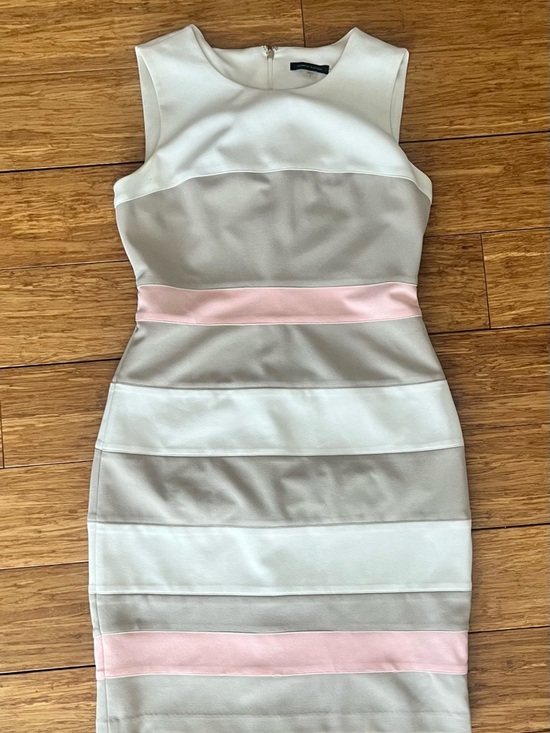 Tommy Hilfiger Dresses & Skirts - Tommy Hilfiger Sleeveless Colorblock Midi Dress in White, Taupe & Pink